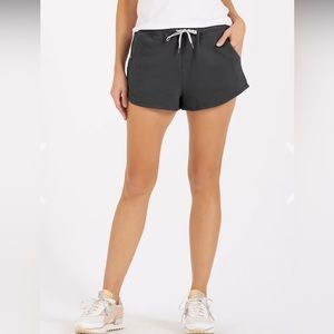 Vuori Sunnyside Shorts BNWT in charcoal